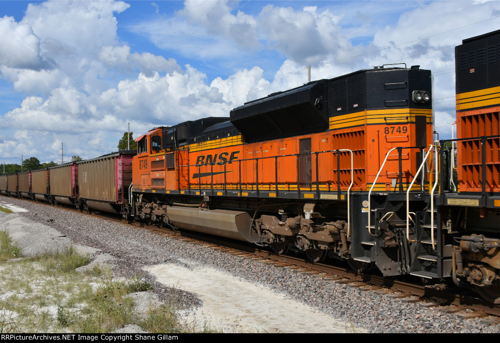 BNSF 8749 Roster